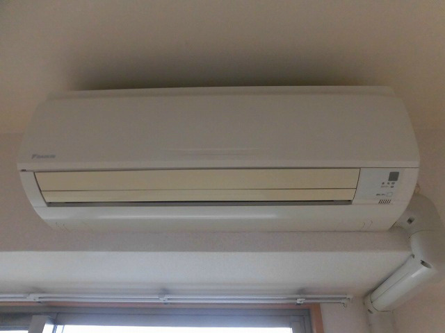 パークテラス白鳥 洋室にはエアコン1基設置済