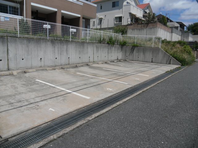 アムール魚住 駐車場