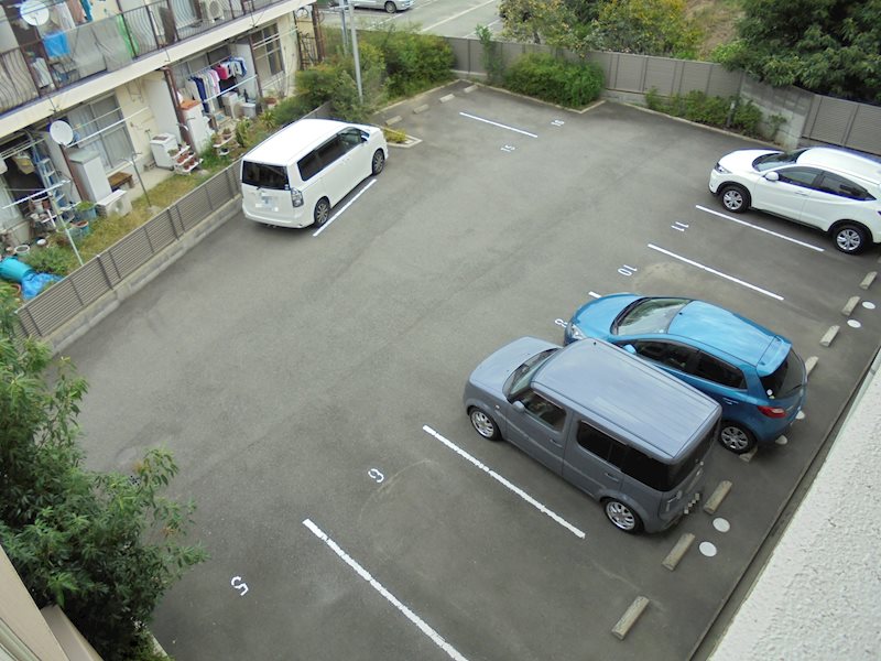 アクシス 駐車場
