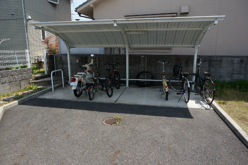 シャリテ高橋川 屋根付駐輪場