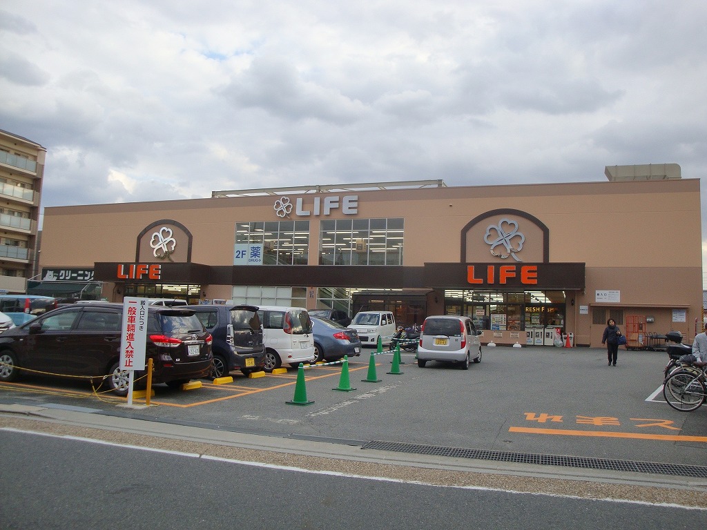 ルミナス都 スーパー：ﾗｲﾌ 伏見深草店　386m