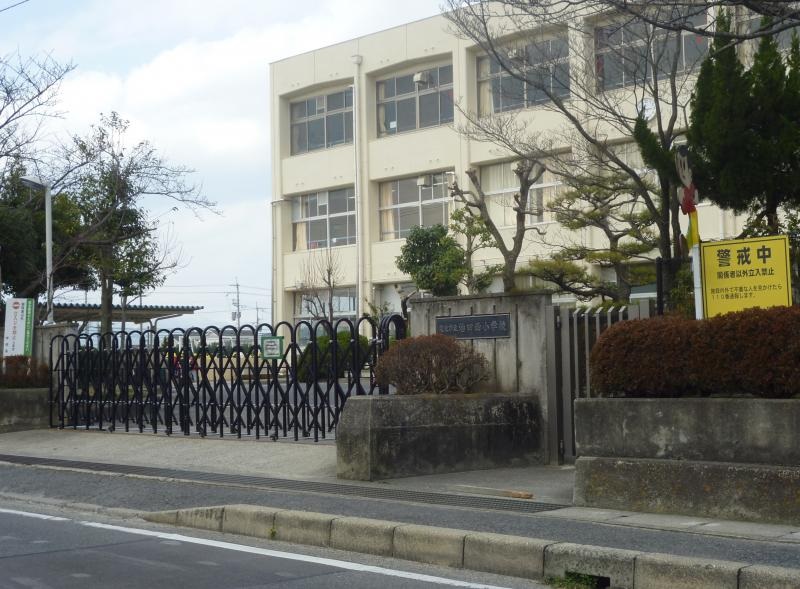 エクレール久徳 小学校：栗東市立治田西小学校　1115m