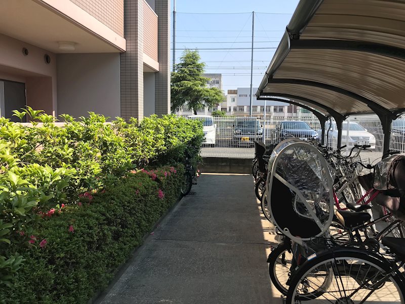 コゥジィコート園田 駐輪場