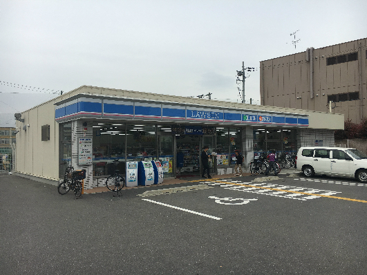 サニーソシア21 コンビ二：ﾛｰｿﾝ 久世殿城店　399m