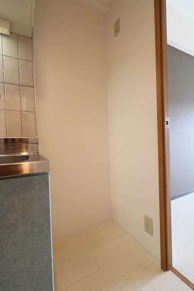 ピュア24 キッチン横の冷蔵庫スペースです。
