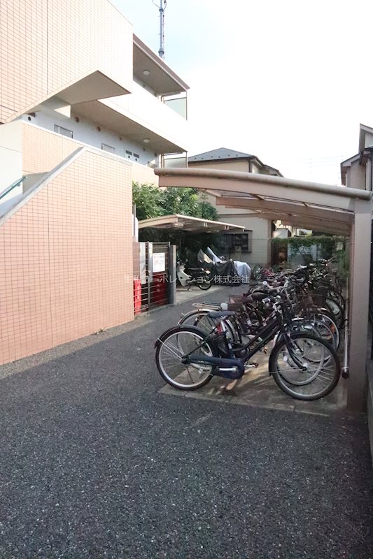 ソレアード新柏 駐輪場