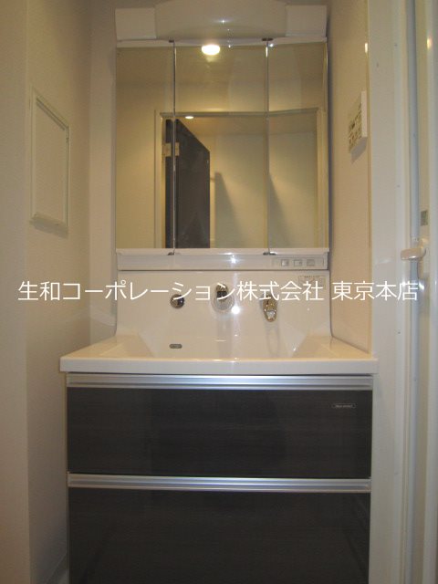 コンフォール浮間舟渡 同仕様写真（リビング）
