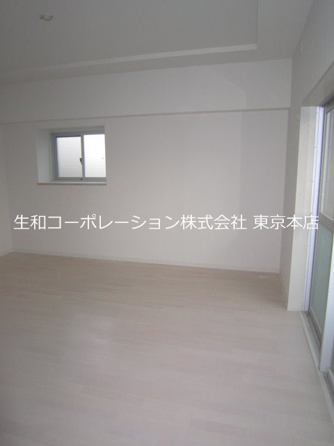 コンフォール浮間舟渡 現地写真（玄関）