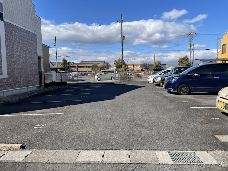 シダーコンフォール壱番館 駐車場