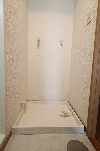 ハートフォードM 雨の日にも助かる室内洗濯機置場。