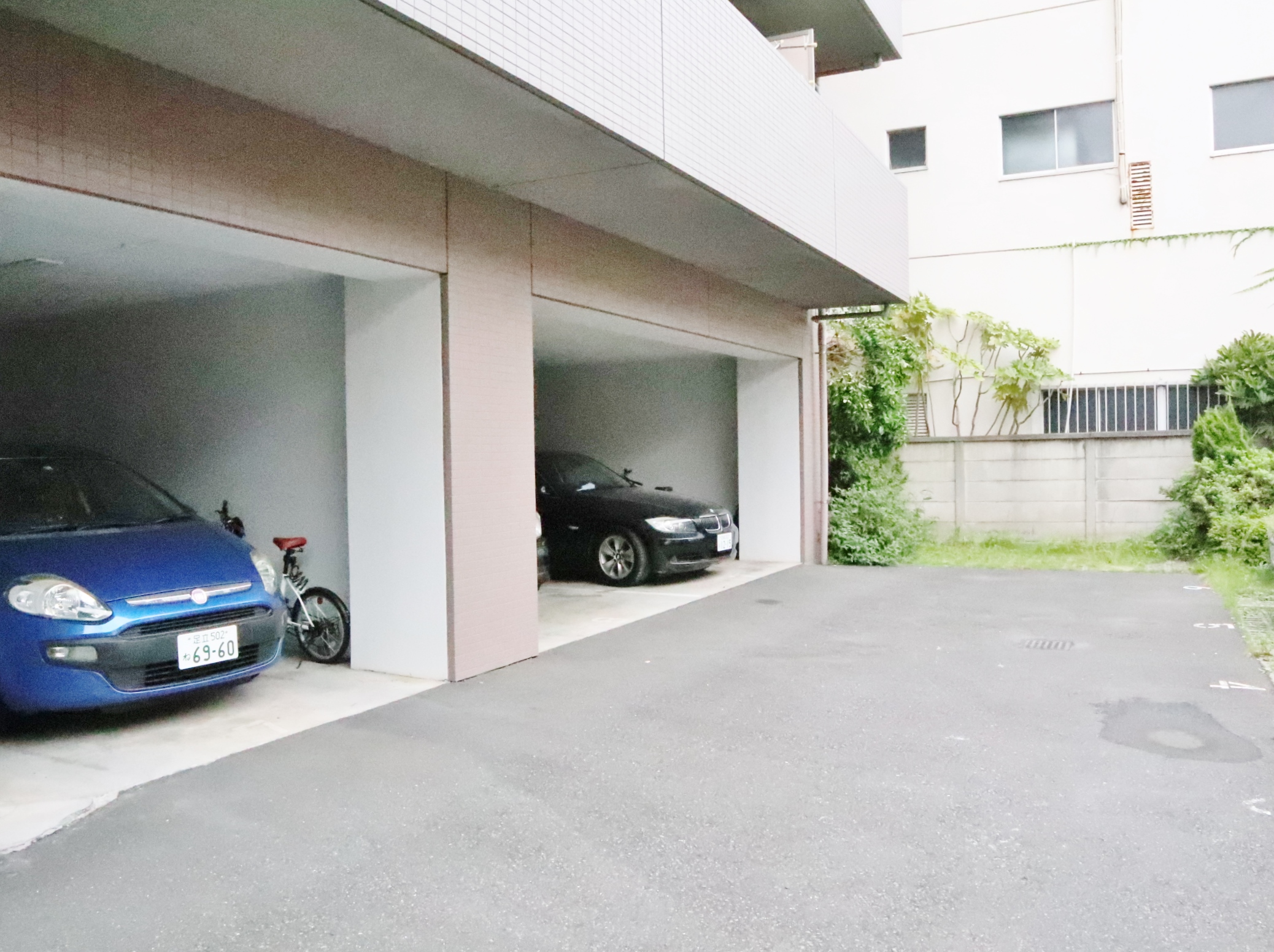 リバーサイドプレーヌ 駐車場