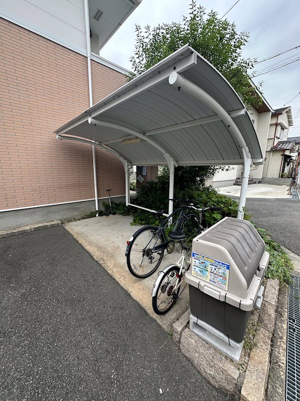 コウノトリ 駐輪場