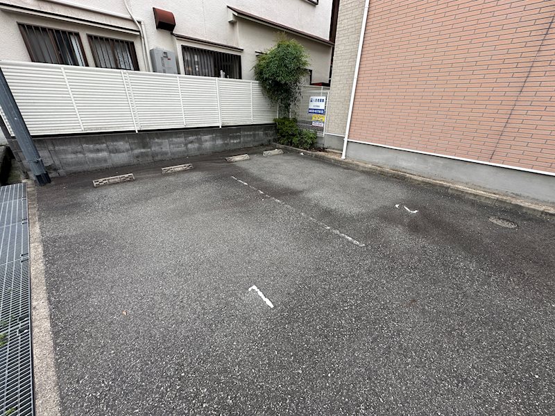 コウノトリ 駐車場