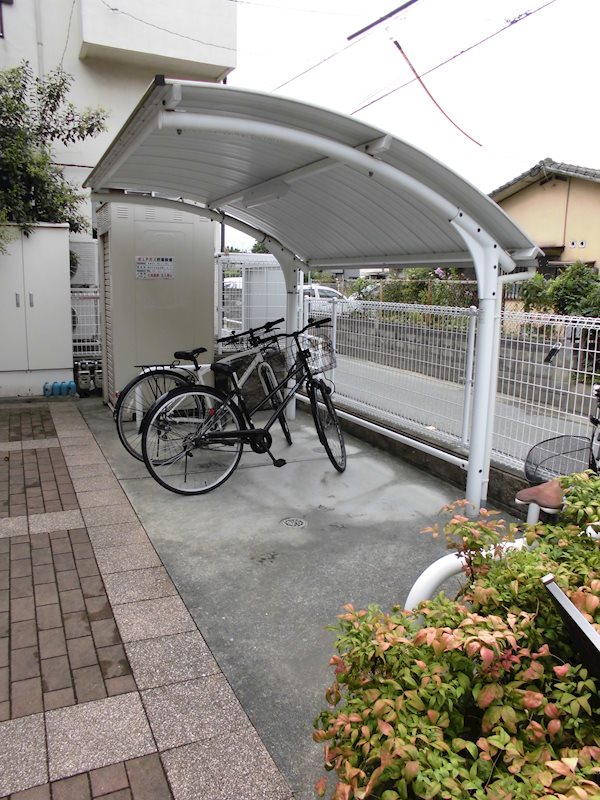 プラムワーフ 駐輪場