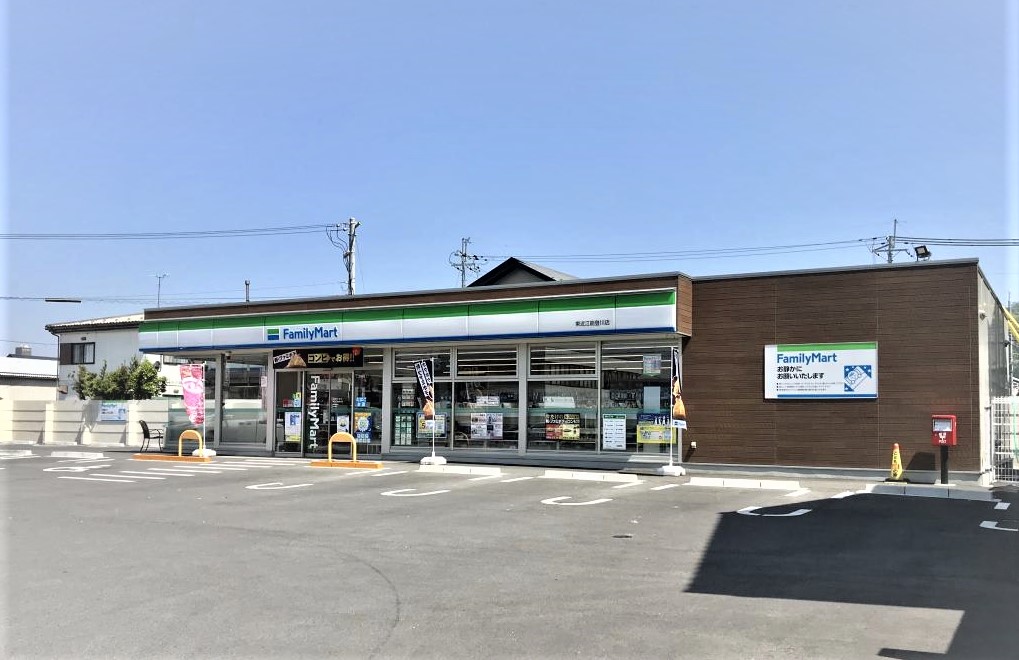 フレアコートMoＲi コンビ二：ﾌｧﾐﾘｰﾏｰﾄ 東近江能登川店　730m