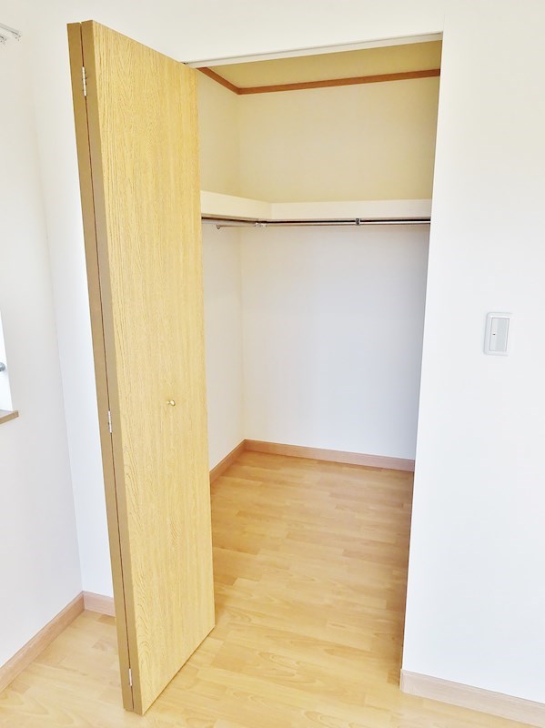 ヴィラージュ刀根山Ⅱ 広いウォークインクローゼット