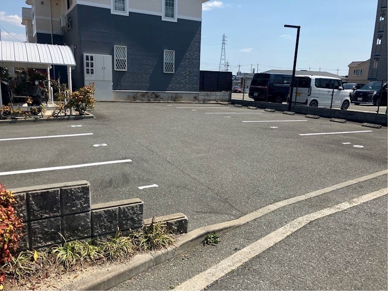 グランディール 駐車場