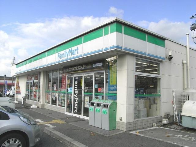 クアトロ・ソレイユ コンビ二：ファミリーマート 橿原五井町店　375m