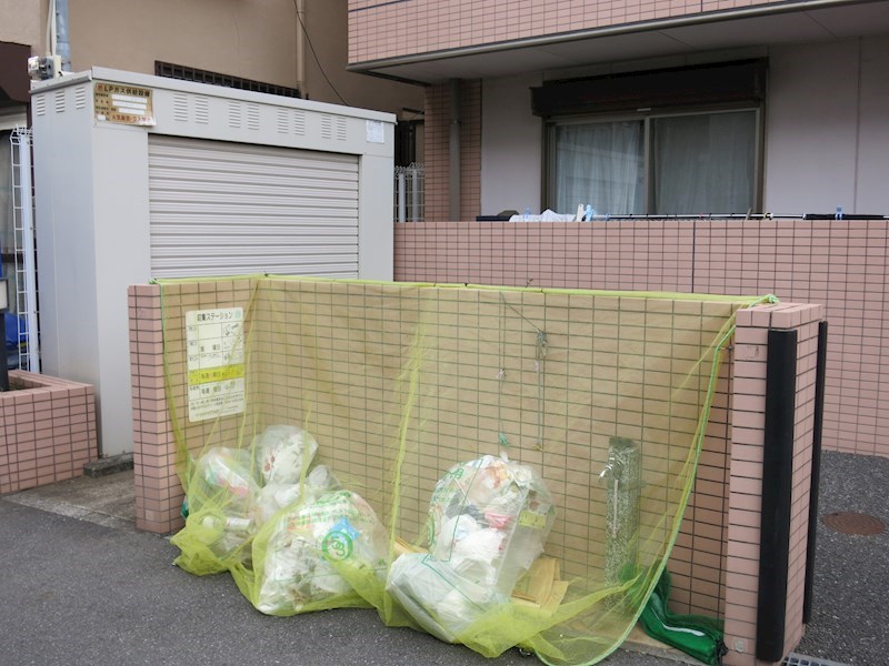 サン・ルピナス ゴミ置き場