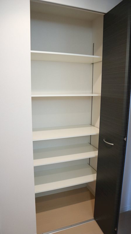プリマヴェーラ（江東区） 可動式棚によって用途に合わせて収納できます。