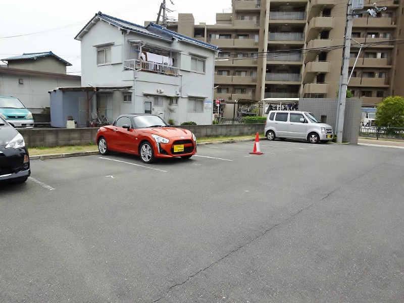 クローヴェーサウスタカハマ 駐車場