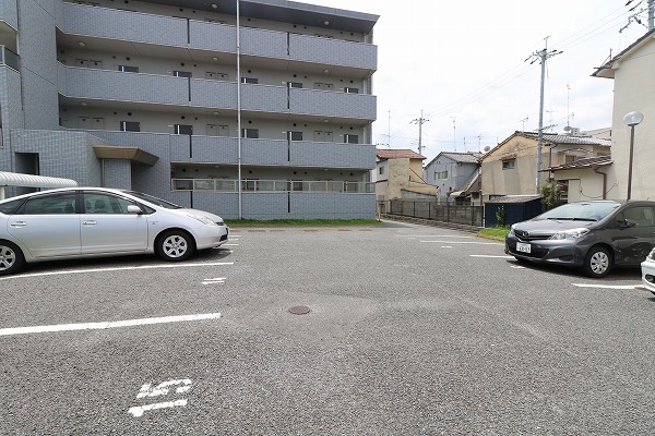ソルエストゥディオ 駐車場