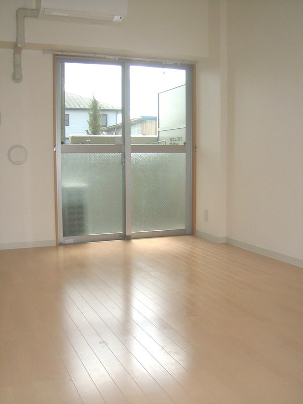 アラモードパレス 明るく広いお部屋でﾚｲｱｳﾄも楽しく