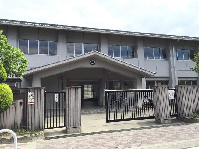 ベルナードサーモス 小学校：岸和田市立大宮小学校　762m