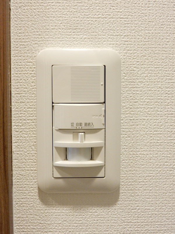 ソレイユ　ルヴァン 帰ってすぐに明るい　玄関センサーライト付