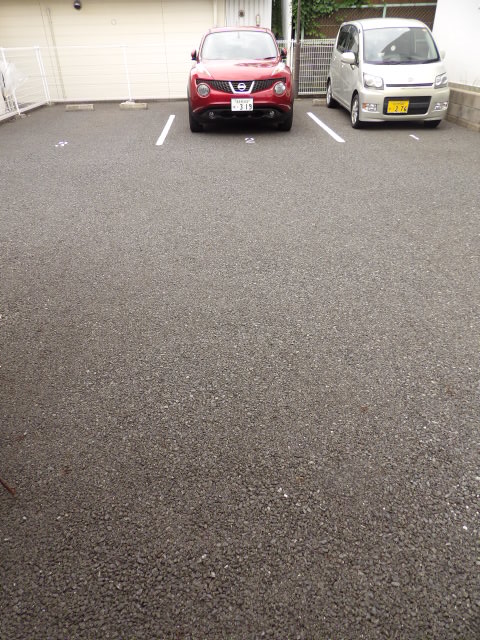 アドヴァンス青山 駐車場