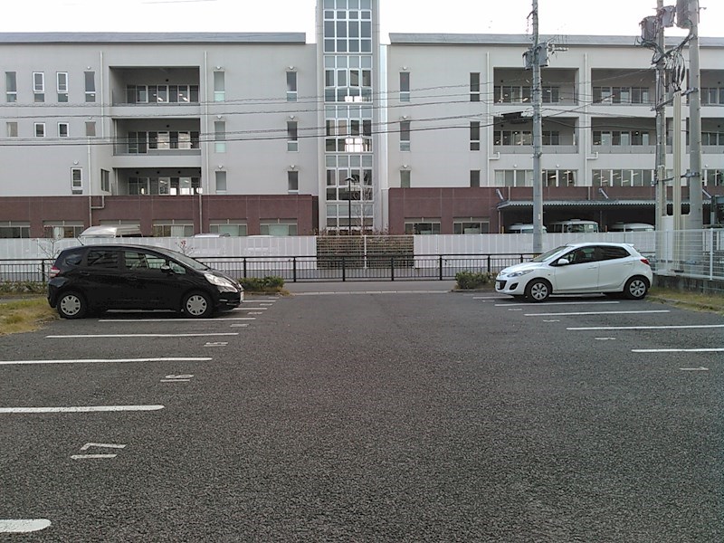 エバーフェニックス 駐車場