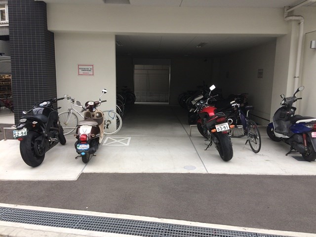 プレ・ラ・メール御影 バイク置き場