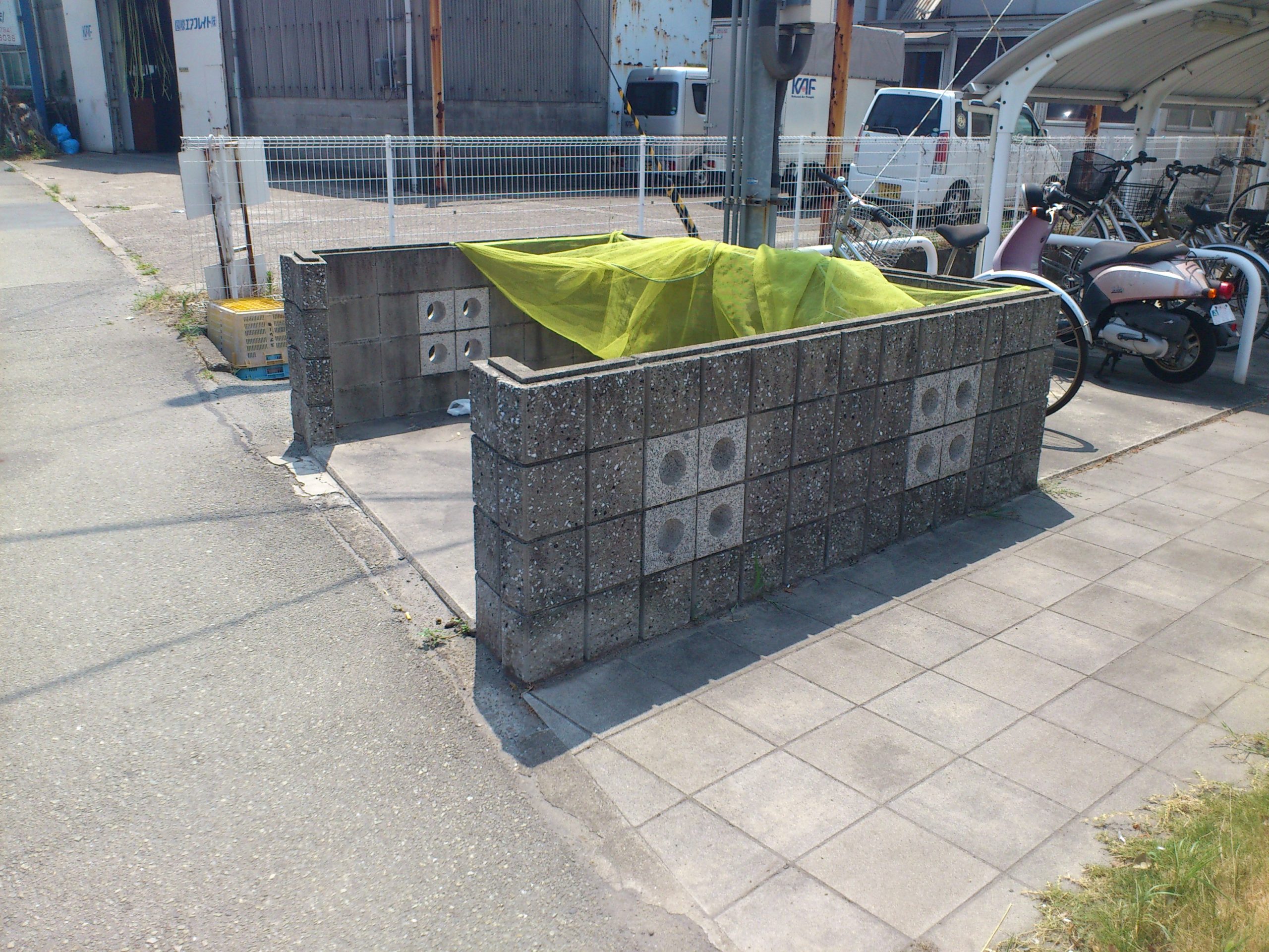 コンフォール　ビアン ゴミ置き場
