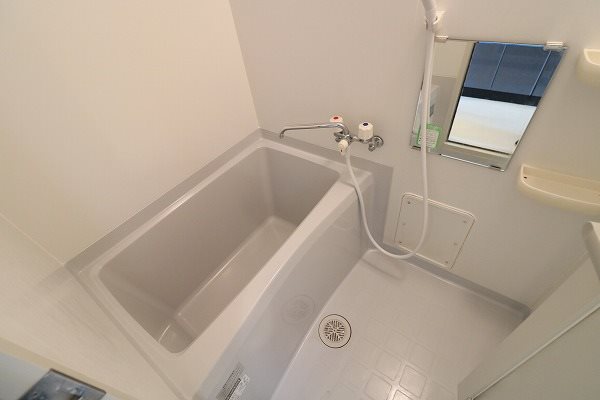 ソルエストゥディオ 単身だからと言ってシャワーだけではなくゆっくりお風呂に浸かることが出来ますよ！