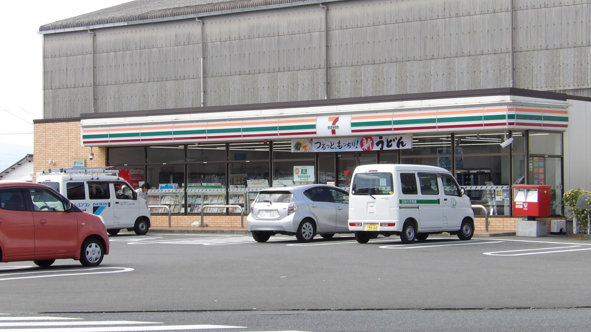 コーエー　アビタシオン コンビ二：セブンイレブン久留米御井旗崎店　269m