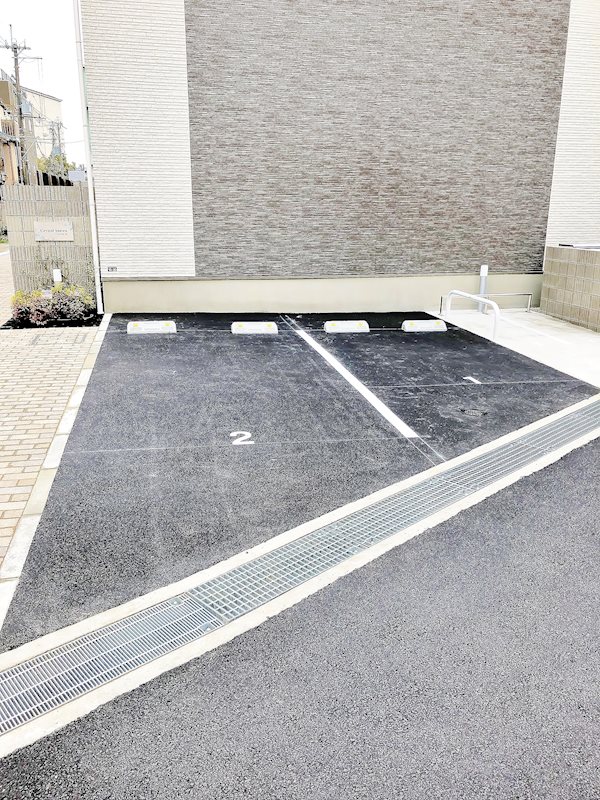 クリスタル三和 駐車場