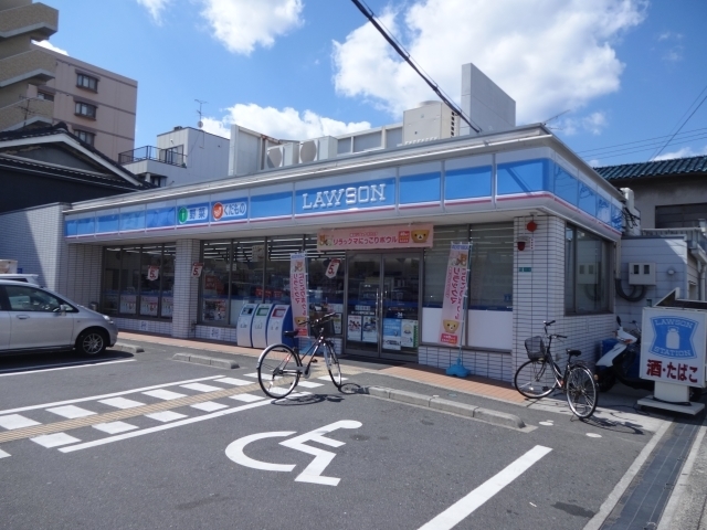 フェリーチェ　ヴィータ コンビ二：ﾛｰｿﾝ 背戸口四丁目店　623m