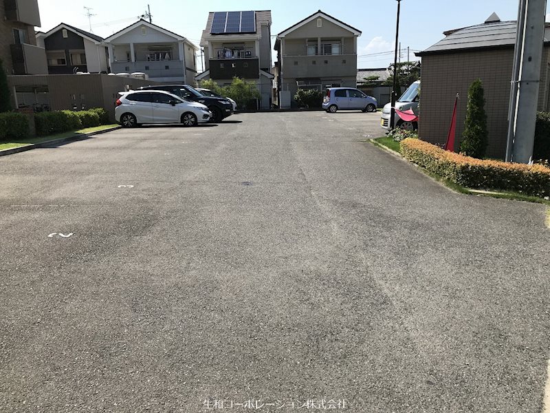 ベルナードサーモス 駐車場