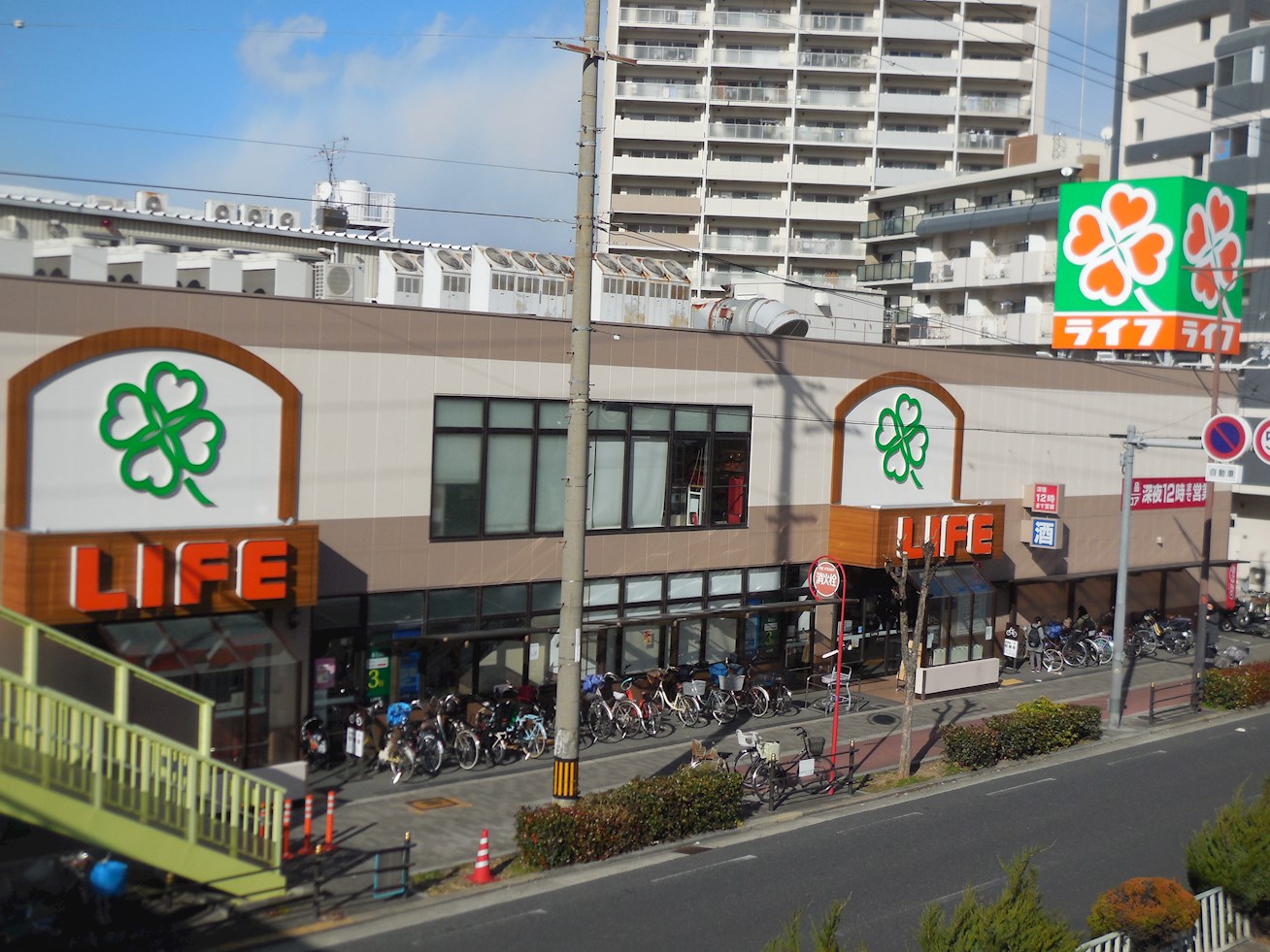 グランパシフィック木川東 スーパー：ﾗｲﾌ 十三東店　201m
