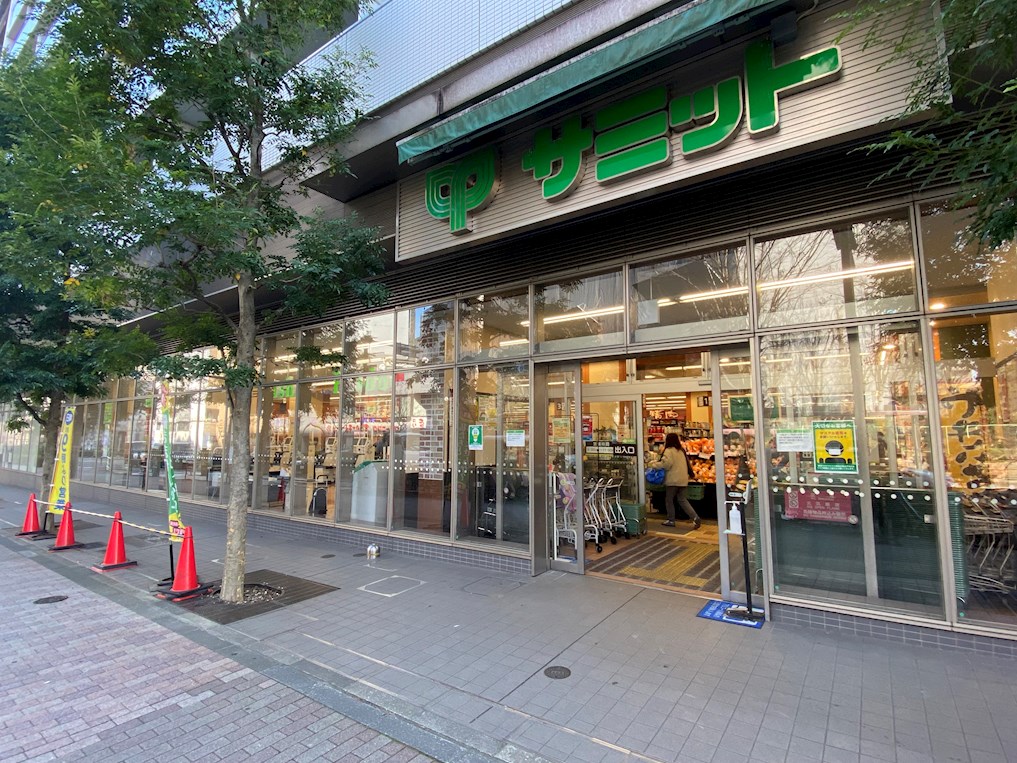 ROOTs Shibuya Honmachi（ルーツシブヤホンマチ） スーパー：ｻﾐｯﾄｽﾄｱ 渋谷本町店　372m