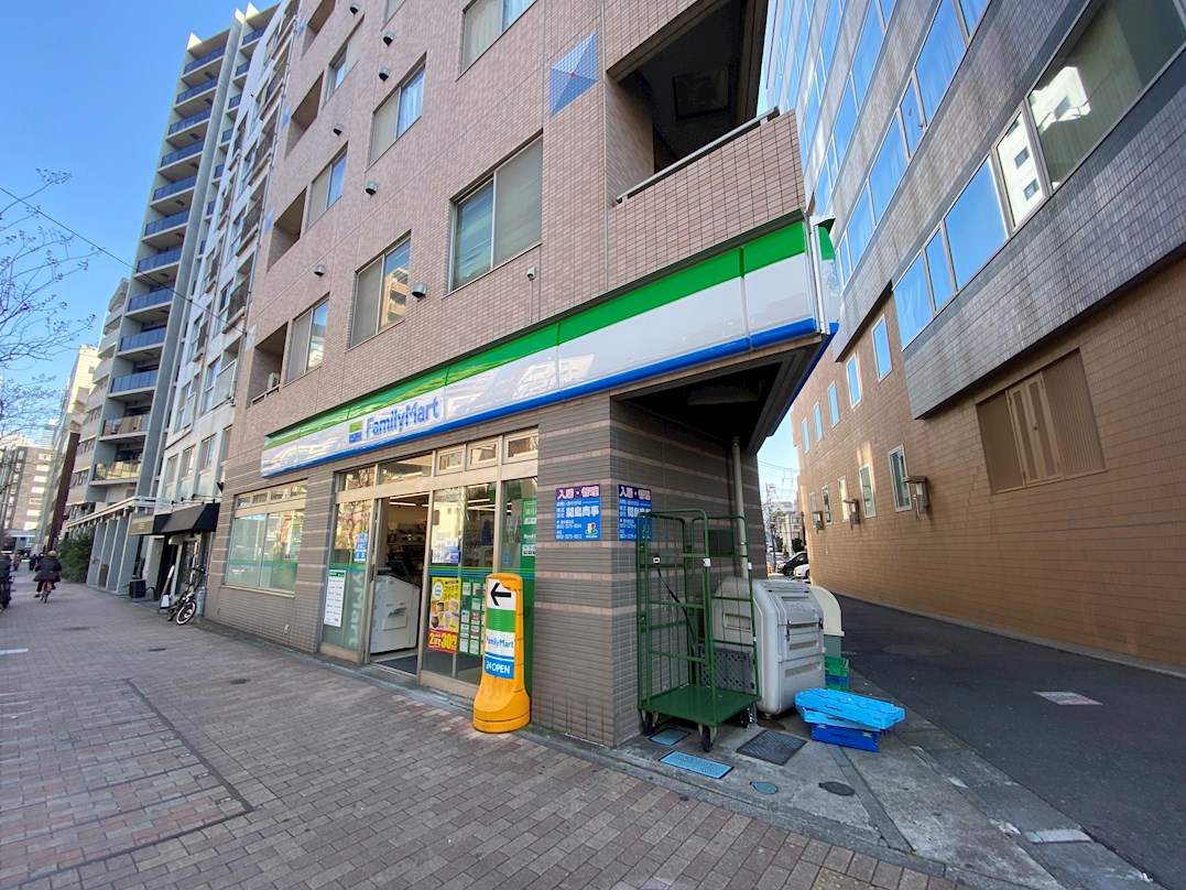 ROOTs Shibuya Honmachi（ルーツシブヤホンマチ） コンビ二：ﾌｧﾐﾘｰﾏｰﾄ 渋谷本町三丁目店　170m