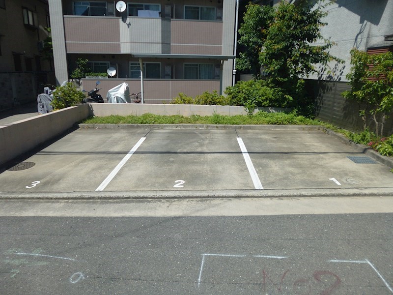 ヴィラハピネス 駐車場