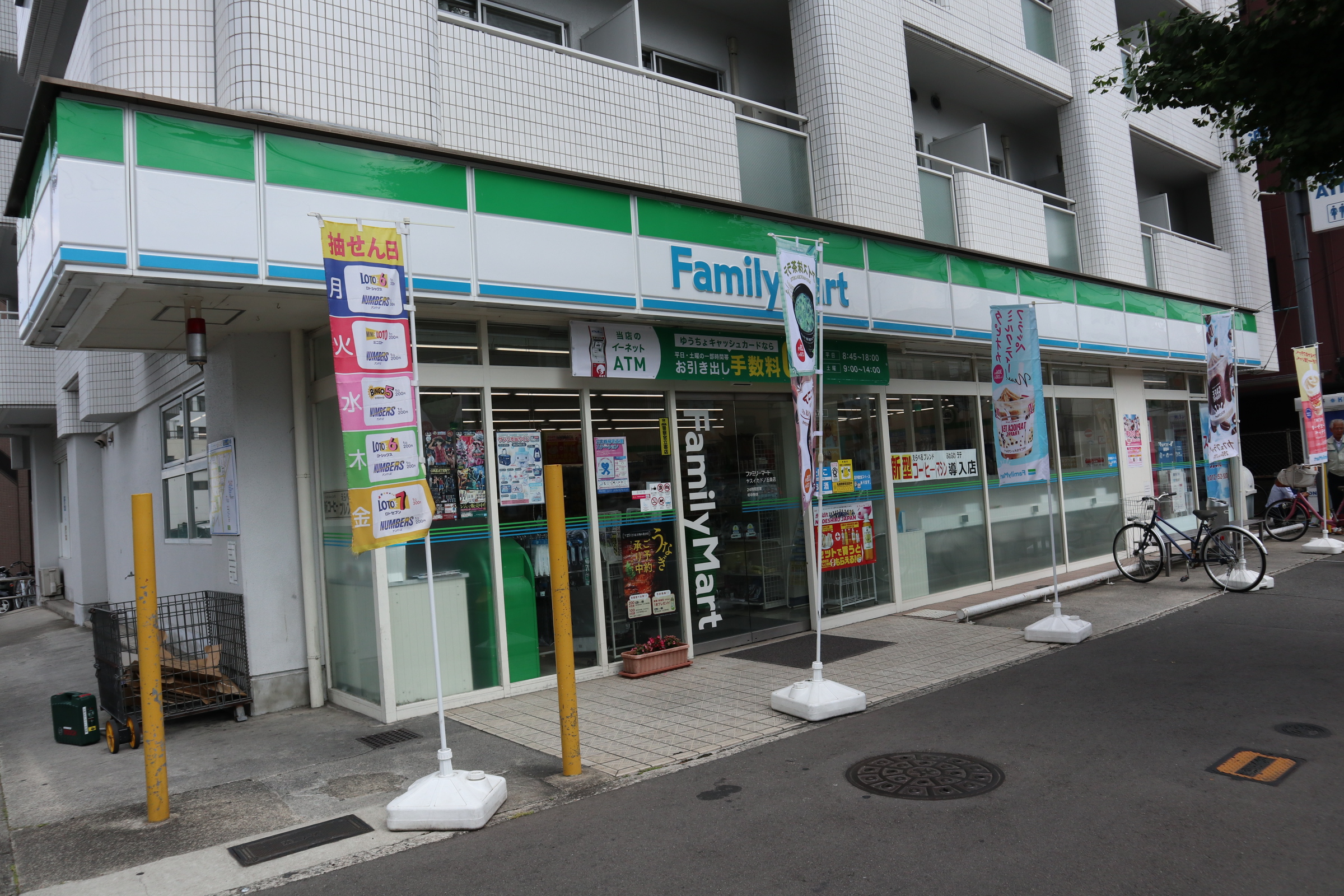 KCCフラット西京極 コンビ二：ﾌｧﾐﾘｰﾏｰﾄ ﾔｽｲｶﾄﾞﾉ五条店　521m　近隣