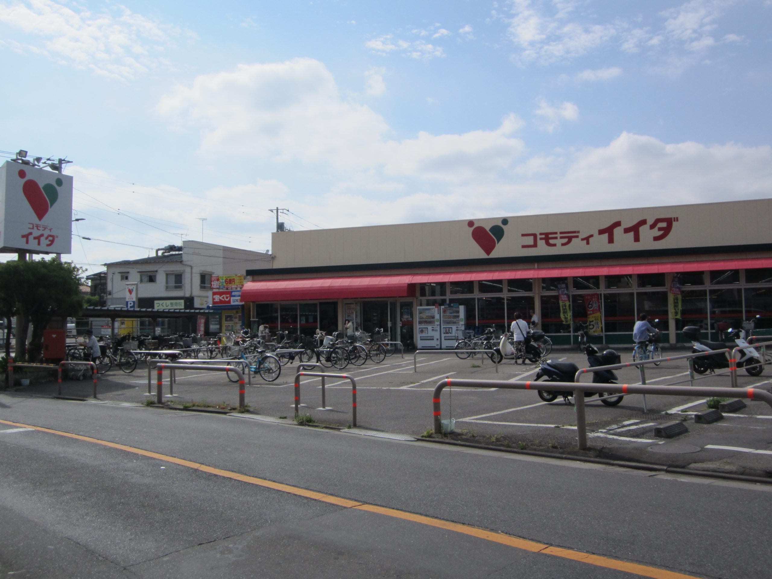 WAVE谷在家(ウェーブ谷在家) スーパー：ｺﾓﾃﾞｨｲｲﾀﾞ 鹿浜店　579m　近隣