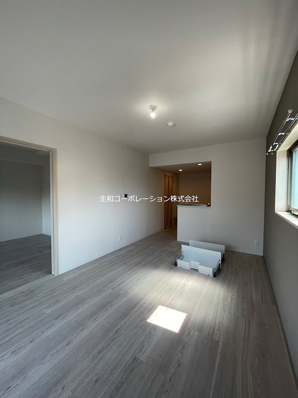エスペランサ立川 ※階数によって、フローリング、建具等に色の違いあり