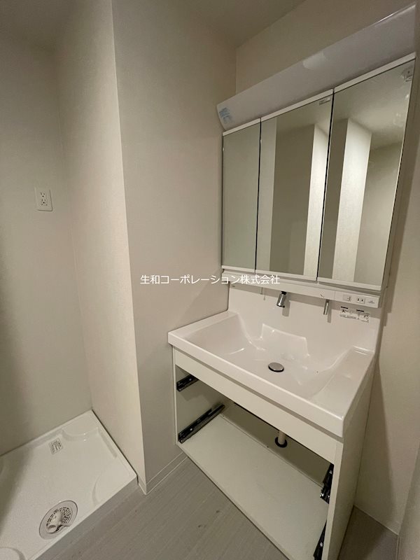 エスペランサ立川 ※階数によって、フローリング、建具等に色の違いあり