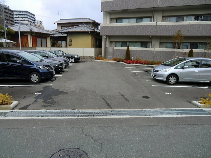 アリスガーデンエサカ 駐車場