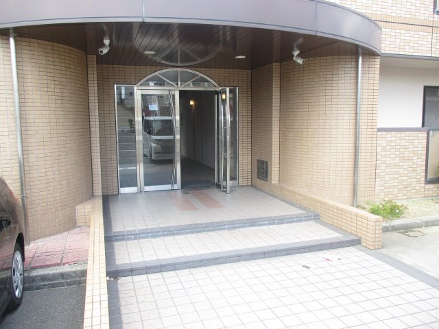 ファミーユ２ エントランス