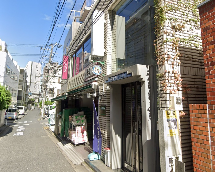 ユーノ新宿柏木 スーパー：まいばすけっと 西新宿8丁目店　472m