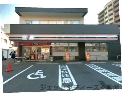 NORTH VILLAGE壱番館 コンビ二：セブンイレブン 大阪中津南店　339m
